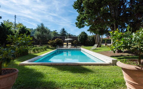 Villa Tambellini De Fondra: Svømmepøl, Busk, Have, Udvej, Water Feature, Skygge, Landscaping, Backyard, Eco Hotel, Hacienda