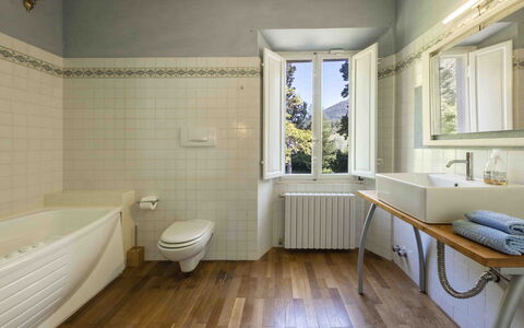 Villa Tambellini De Fondra: Indretning, Sanitærarmatur, Væg, Gulvbelægning, Badeværelse, Etage, Tap, Loft, Håndvask, Vvs