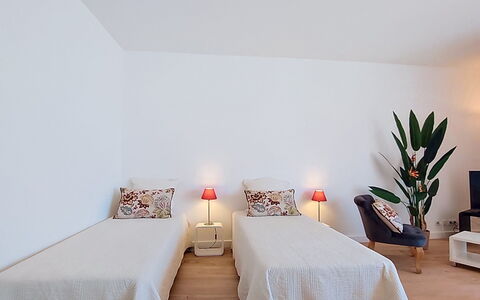 La Marjolaine: Møbel, Indretning, Etage, Gulvbelægning, Væg, Træ, Seng, Værelse, Soveværelse, Loft