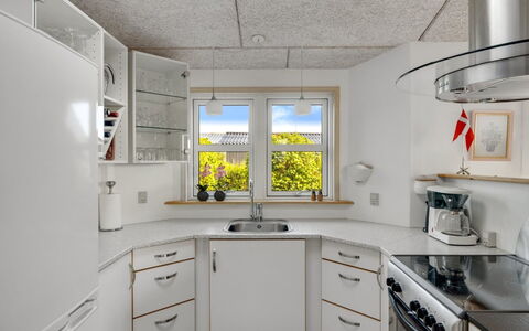 Skarthi - 200M from the Sea: Køkken, Loft, Køkken Apparat, Countertop, Indretning, Gulvbelægning, Større Bandage, Belysning, Cabinetry, Etage