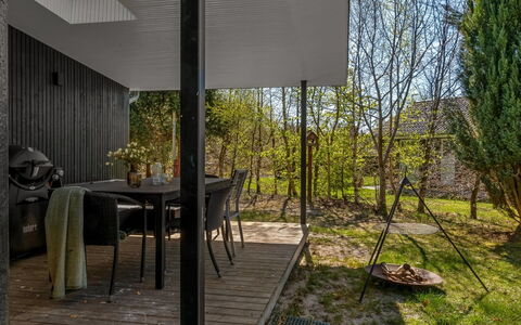 Hals 983: Træ, Skygge, Udendørs Møbler, Udendørs Bord, Stol, Backyard, Loft, Udendørs Struktur, Have, Dæk