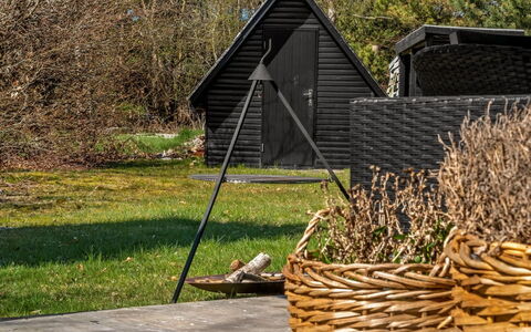 Hals 983: Have, Skur, Backyard, Garden Bygninger, Skygge, Lawn, Sidespor, Gård, Hytte, Udendørs Møbler