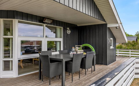 Joonatan - 900M from the Sea: Tag, Hus, Hjem, Sommerhus, Dør, Sidespor, Dæk, Veranda, Planke, Hårdttræ