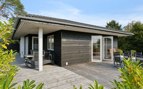 Alvia - 1.6Km from the Sea: Vegetationen, Busk, Forår, Sommerhus, Have, Skygge, Backyard, Gård, Stol