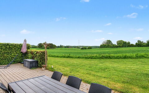 Skarthi - 300M from the Sea: Himmel, Blå, Græs, Græs-, Almindeligt, Land Lot, Lawn, Have, Landscaping