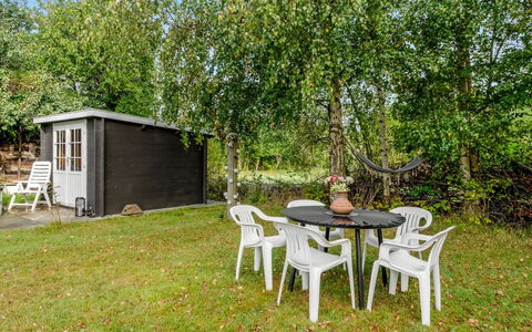 Kätlin - 900M from the Sea: Træ, Møbel, Lejlighed, Værelse, Loft, Bejdse, Stol, Hårdttræ, Klarlak, Tømmer