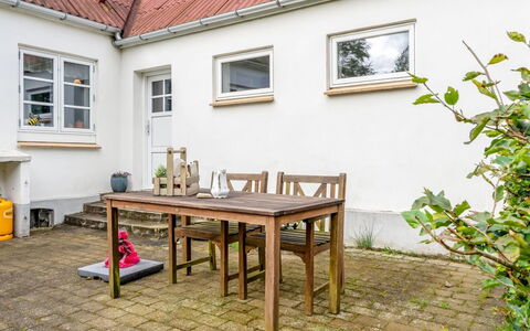 Kätlin - 900M from the Sea: Træ, Møbel, Lejlighed, Værelse, Loft, Bejdse, Stol, Hårdttræ, Klarlak, Tømmer