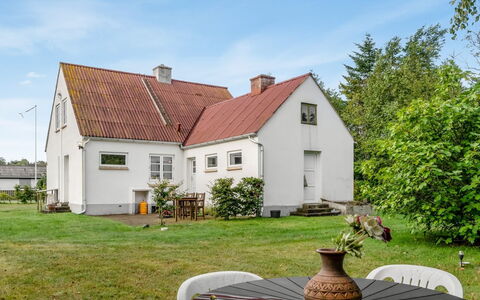 Kätlin - 900M from the Sea: Træ, Møbel, Lejlighed, Værelse, Loft, Bejdse, Stol, Hårdttræ, Klarlak, Tømmer