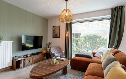 Casa Pepino in Quiet Cul de Sac: Møbel, Indretning, Gulvbelægning, Couch, Træ, Stue, Loft, Etage, Hjem, Værelse
