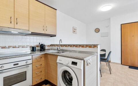 Collados Zieschang: Gulvbelægning, Etage, Indretning, Møbel, Træ, Køkken, Cabinetry, Countertop, Større Bandage, Værelse