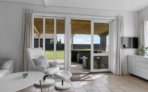 Rolfkarl - 250M from the Sea: Blå, Sommerhus, Hus, Hjem, Stuehus, Estate, Sidespor