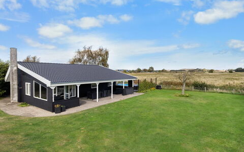 Rolfkarl - 250M from the Sea: Blå, Sommerhus, Hus, Hjem, Stuehus, Estate, Sidespor