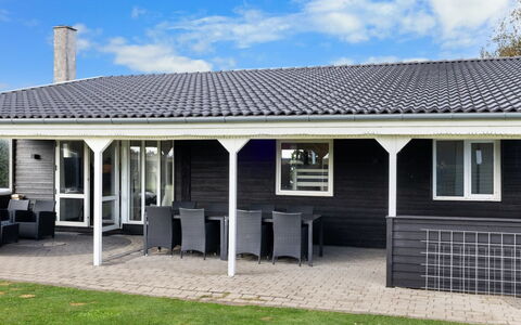 Rolfkarl - 250M from the Sea: Blå, Sommerhus, Hus, Hjem, Stuehus, Estate, Sidespor