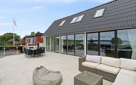 Rusalina - 20M from the Sea: Tag, Hus, Hjem, Sommerhus, Dør, Sidespor, Dæk, Veranda, Planke, Hårdttræ