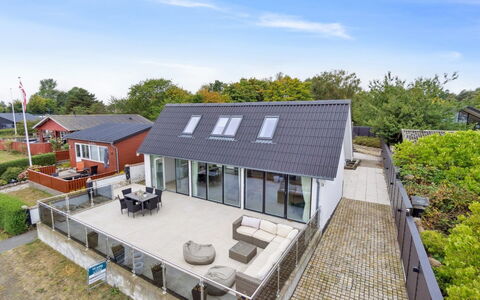 Rusalina - 20M from the Sea: Tag, Hus, Hjem, Sommerhus, Dør, Sidespor, Dæk, Veranda, Planke, Hårdttræ