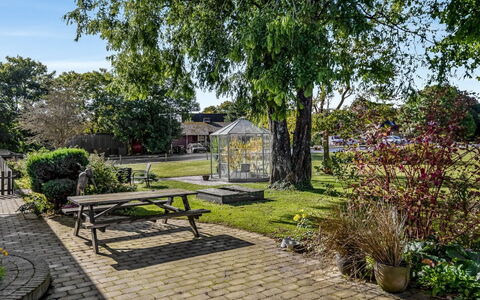 Ritha - 30Km from the Sea: Sommerhus, Backyard, Gård, Garden Bygninger, Skur, Sidespor, Udendørs Møbler, Bjælkehytte, Udendørs Struktur, Hytte