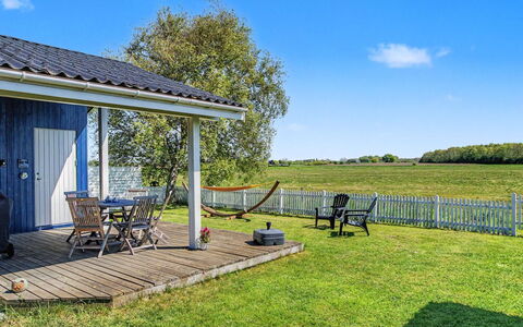 Roya - 100M from the Sea: Blå, Sommerhus, Hus, Hjem, Stuehus, Estate, Sidespor