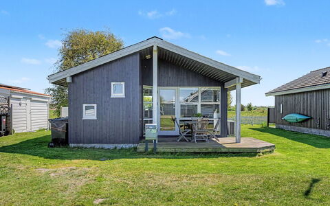 Roya - 100M from the Sea: Blå, Sommerhus, Hus, Hjem, Stuehus, Estate, Sidespor