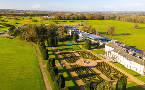 Castlemartyr Lodges (Tr4) No 1 (3 Bed): Almindeligt, Have, Lawn, Estate, Landscaping, Parkere, Hæk, Mansion, Plantation, Gård