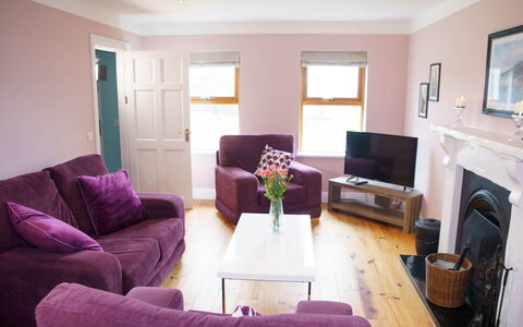 Dingle Cy (Tr4) - 3 Bed No 12: Møbel, Indretning, Gulvbelægning, Etage, Træ, Couch, Værelse, Stue, Loft, Hjem