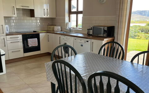 Achill Sound Holiday Village No 11: Stol, Udendørs Møbler, Gård, Altan, Lærk, Villa, Pine Family, Eco Hotel