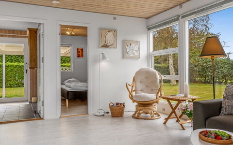 Einari - 500M from the Sea: Møbel, Indretning, Gulvbelægning, Etage, Væg, Træ, Trægulve, Loft, Stue, Hjem