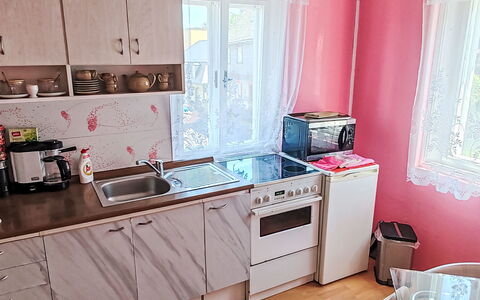 Jiřetínská Chaloupka: Køkken Apparat, Større Bandage, Køkken, Gulvbelægning, Indretning, Husholdningsapparat, Countertop, Cabinetry, Etage, Værelse