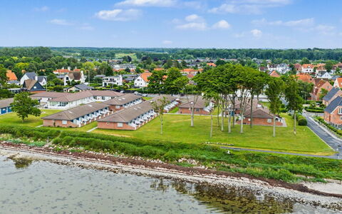 Asfrid - 80M from the Sea: Boligområde, Landskab, Hus, Hjem, Land Lot, Menneskelig Bosættelse, Urban Design, Forstad, Estate, Landscaping
