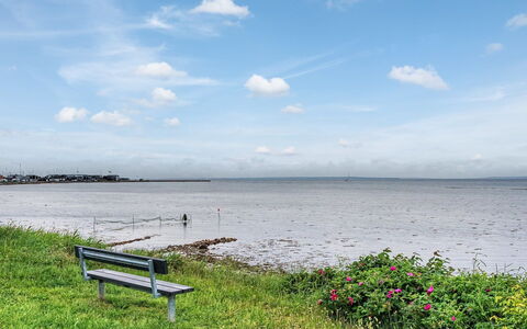 Asfrid - 80M from the Sea: Himmel, Blå, Vand, Vandressourcer, Sky, Krop Af Vand, Daytime, Horisont, Naturligt Miljø, Natur