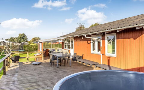 Ali - 500M from the Sea: Sommerhus, Backyard, Gård, Garden Bygninger, Skur, Sidespor, Udendørs Møbler, Bjælkehytte, Udendørs Struktur, Hytte