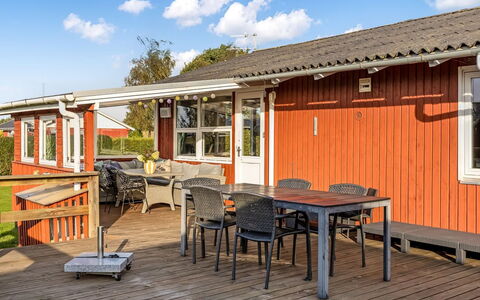 Ali - 500M from the Sea: Sommerhus, Backyard, Gård, Garden Bygninger, Skur, Sidespor, Udendørs Møbler, Bjælkehytte, Udendørs Struktur, Hytte