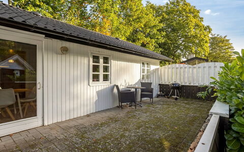 Ranka - 300M from the Sea: Sommerhus, Backyard, Gård, Garden Bygninger, Skur, Sidespor, Udendørs Møbler, Bjælkehytte, Udendørs Struktur, Hytte