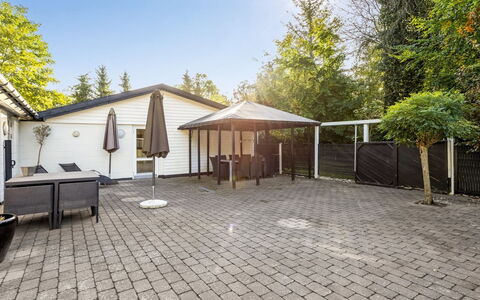 Ranka - 300M from the Sea: Sommerhus, Backyard, Gård, Garden Bygninger, Skur, Sidespor, Udendørs Møbler, Bjælkehytte, Udendørs Struktur, Hytte