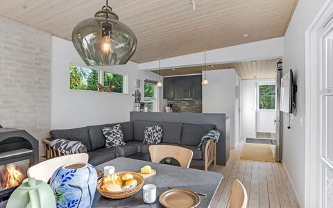 Cornel - 300M from the Sea: Blå, Sommerhus, Hus, Hjem, Stuehus, Estate, Sidespor