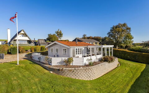 Valea - 600M from the Sea: Sommerhus, Backyard, Gård, Garden Bygninger, Skur, Sidespor, Udendørs Møbler, Bjælkehytte, Udendørs Struktur, Hytte