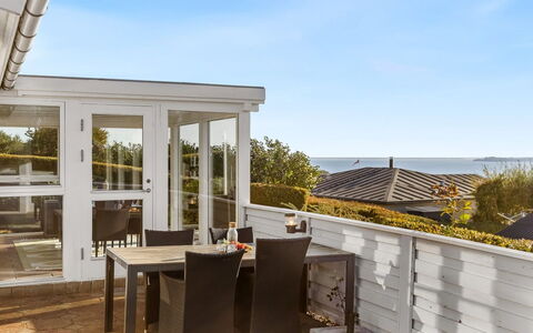 Valea - 600M from the Sea: Sommerhus, Backyard, Gård, Garden Bygninger, Skur, Sidespor, Udendørs Møbler, Bjælkehytte, Udendørs Struktur, Hytte