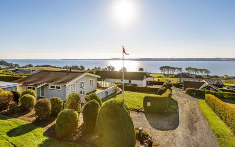 Valea - 600M from the Sea: Sommerhus, Backyard, Gård, Garden Bygninger, Skur, Sidespor, Udendørs Møbler, Bjælkehytte, Udendørs Struktur, Hytte
