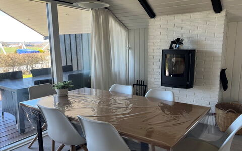 Filipa - 200M from the Sea: Sommerhus, Backyard, Gård, Garden Bygninger, Skur, Sidespor, Udendørs Møbler, Bjælkehytte, Udendørs Struktur, Hytte