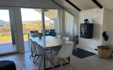 Filipa - 200M from the Sea: Sommerhus, Backyard, Gård, Garden Bygninger, Skur, Sidespor, Udendørs Møbler, Bjælkehytte, Udendørs Struktur, Hytte