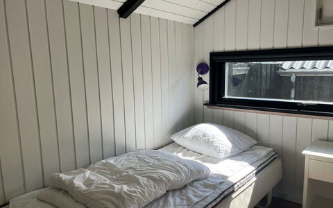 Filipa - 200M from the Sea: Træ, Soveværelse, Seng, Etage, Sengetøj, Sengetøj, Bed Frame, Sengetøj, Hårdttræ, Planke