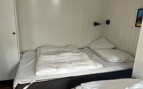 Filipa - 200M from the Sea: Soveværelse, Seng, Træ, Sengetøj, Sengetøj, Etage, Gulvbelægning, Møbel, Bed Frame, Sengetøj