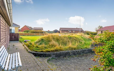 Gisa - 500M from the Sea: Møbel, Træ, Indretning, Gulvbelægning, Etage, Stol, Værelse, Loft, Stue, Lejlighed