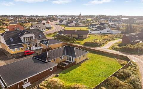 Gisa - 500M from the Sea: Møbel, Træ, Indretning, Gulvbelægning, Etage, Stol, Værelse, Loft, Stue, Lejlighed