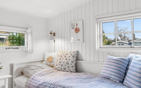 Kamilla - from the Sea: Træ, Hjem, Indretning, Møbel, Sommerhus, Throw Pillow, Pude, Planke, Seng, Soveværelse