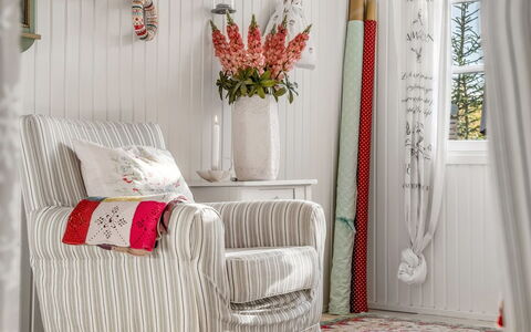 Kamilla - from the Sea: Møbel, Indretning, Pude, Textile, Throw Pillow, Stue, Lyserød, Værelse, Hjem, Belysning