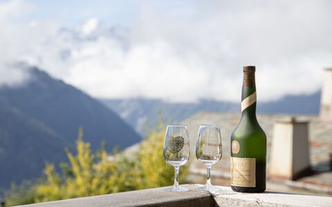 Soleil des Alpes: Flaske, Hill Station, Bjergkæde, Vin, Dal, Glas Flaske, Barware