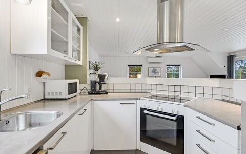 Alvina - 3.2Km from the Sea: Gulvbelægning, Køkken, Indretning, Loft, Countertop, Etage, Køkken Apparat, Cabinetry, Belysning, Lysarmatur