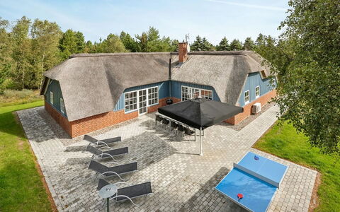 Alvina - 3.2Km from the Sea: Tag, Hus, Hjem, Sommerhus, Dør, Sidespor, Dæk, Veranda, Planke, Hårdttræ