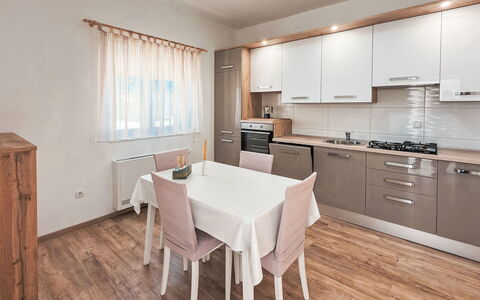 Josip: Møbel, Indretning, Gulvbelægning, Træ, Etage, Hjem, Cabinetry, Værelse, Belysning, Køkken