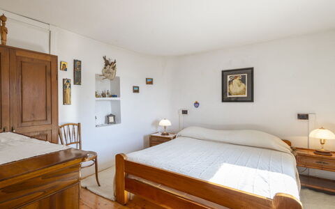 La Maison de Tobie: Møbel, Seng, Indretning, Soveværelse, Væg, Sengetøj, Sengetøj, Træ, Gulvbelægning, Etage
